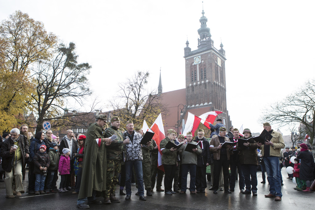 Parada Niepodległości ulicami gdańskiego Starego Miasta w 96. rocznicę odzyskania przez Polskę niepodległości